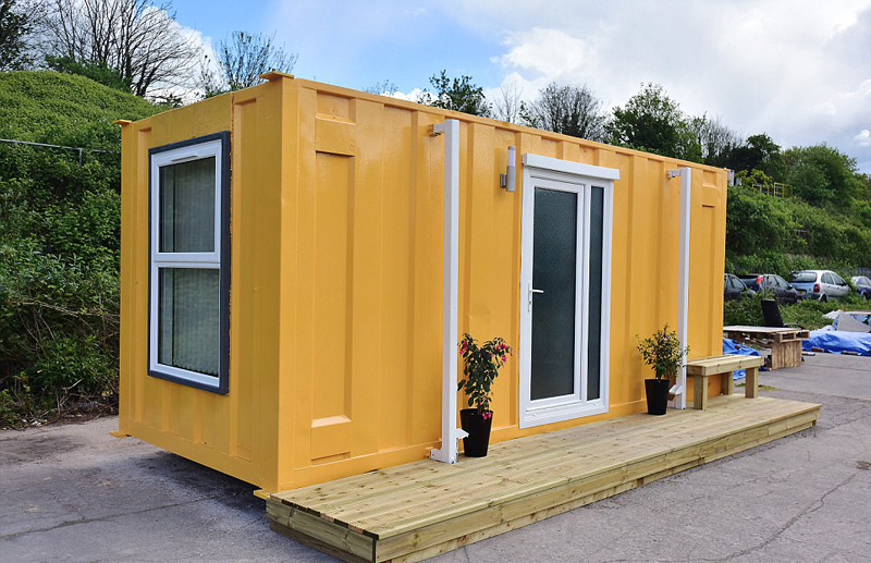 集裝箱也能當(dāng)住宅？英國(guó)企業(yè)家創(chuàng)新改造，為流浪漢提供溫暖家園